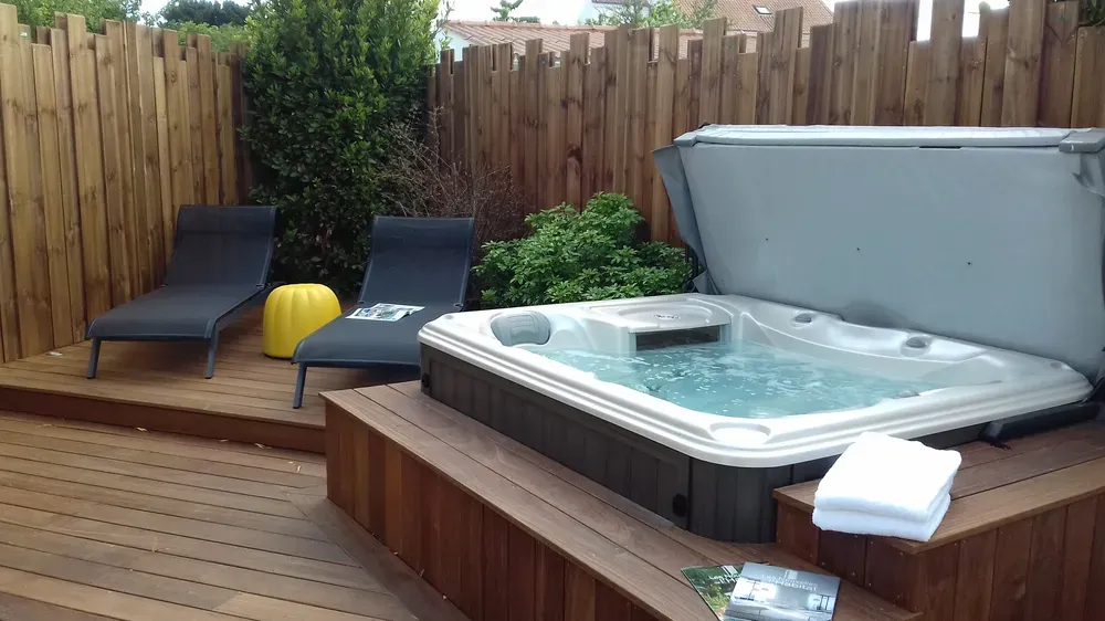 28 Jacuzzi privé location gîte en Vendée