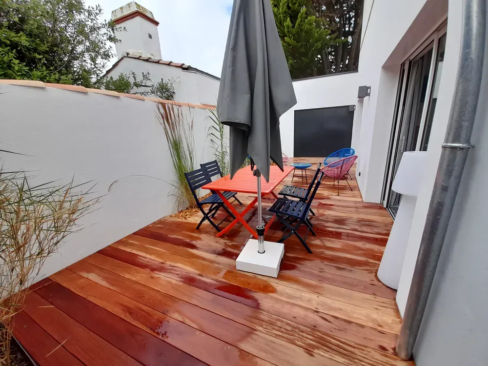 38 Terrasse en bois avec salon de jardin