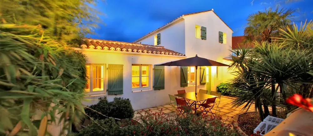 29 Terrasse de gite de nuit avec lumière cosy